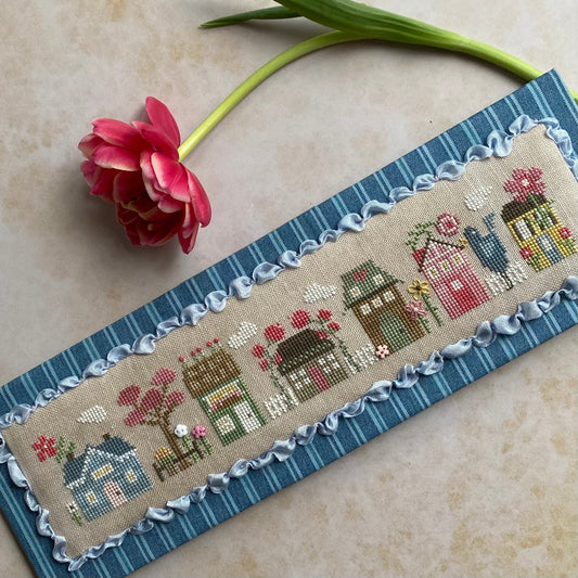 Heart in Hand - Blooming Tiny Town