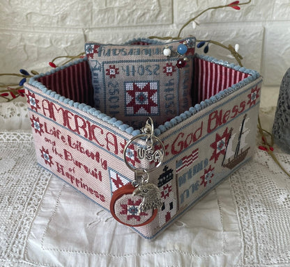 Mani di Donna - American Patriotic Sewing Basket