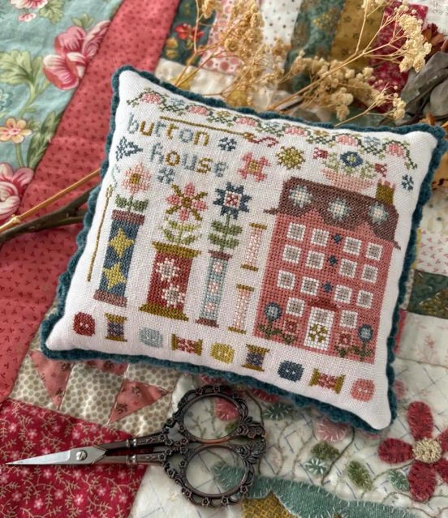 Pansy Patch Quilts & Stitchery - Button House [Stitchery Lane #3]