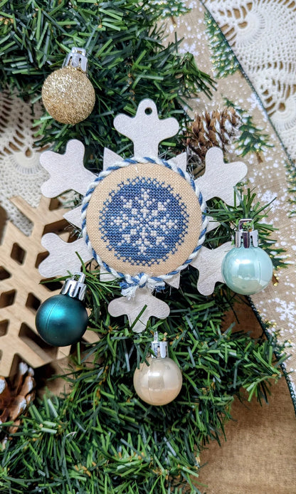 Jeannette Douglas Designs - Christmas Dots: December
