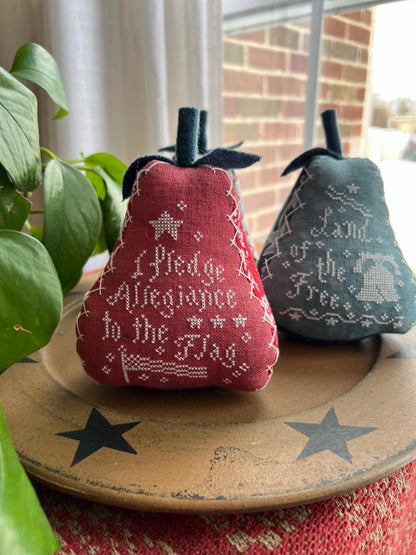 Annie Beez Folk Art - Patriotic Pears (SHIPS EARLY APRIL)