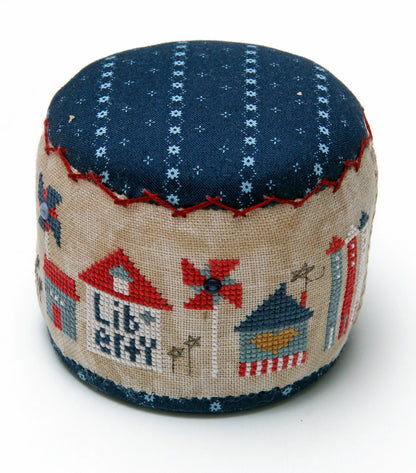 Heart in Hand - Patriotic Tiny Town