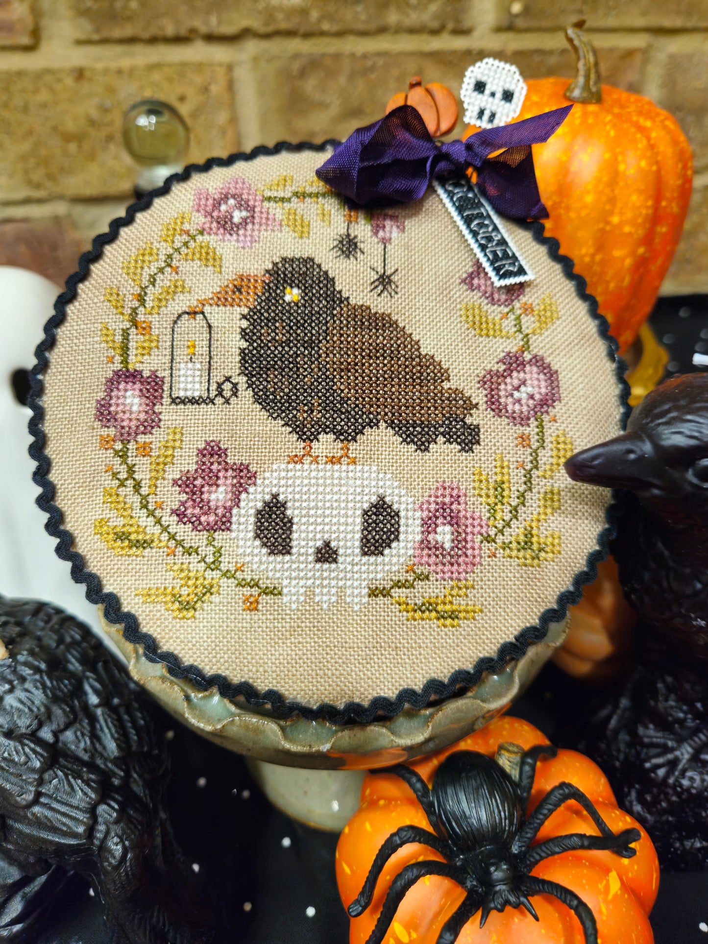 Quaint Rose Needlearts - Pin Drum Shorties Month #10 Crow [PRE-ORDER - SHIPS EARLY SEPTEMBER]