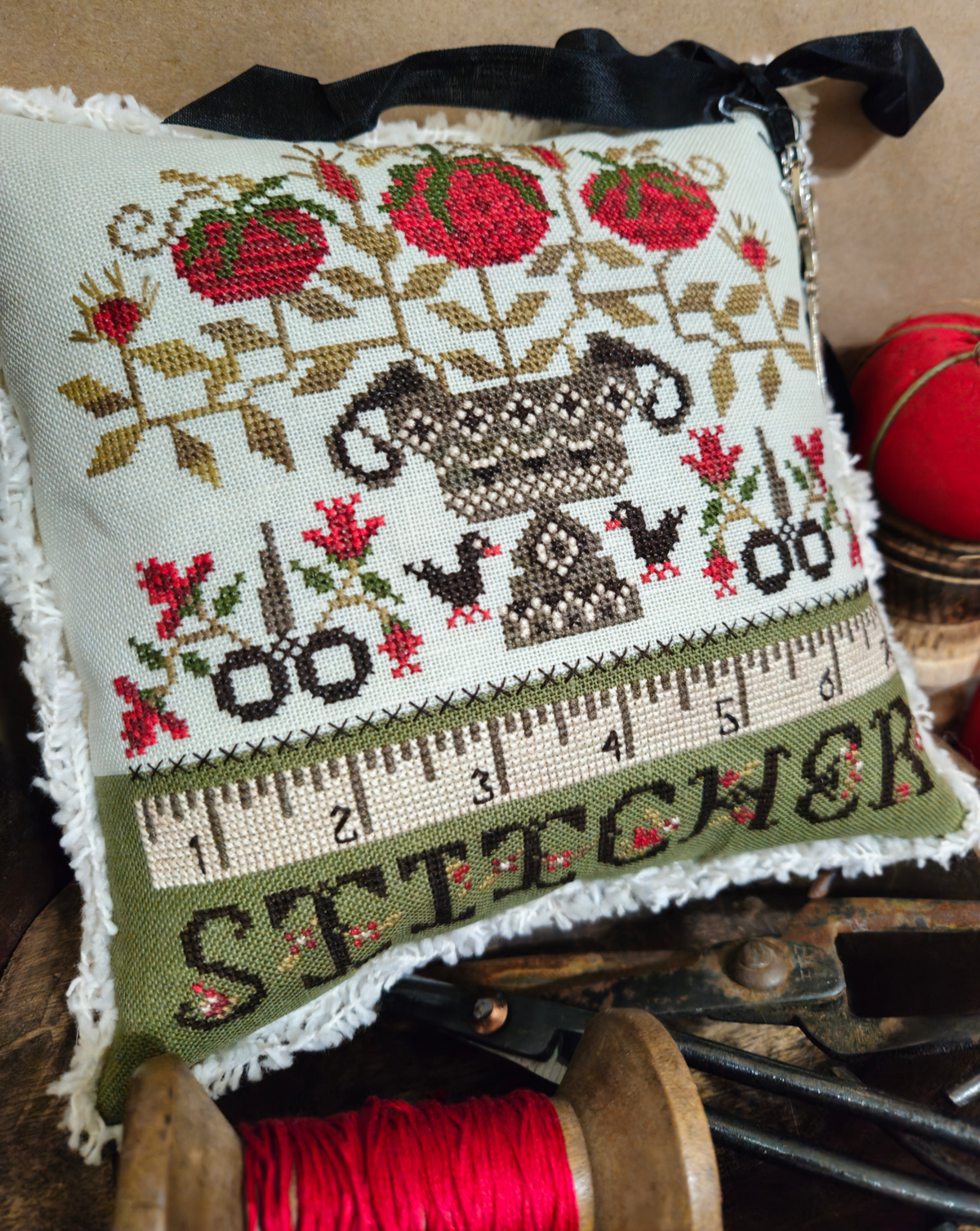 Quaint Rose Needlearts - Stitcher Urn